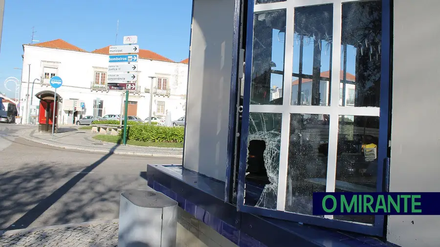 Quiosque do Mercado em Santarém assaltado