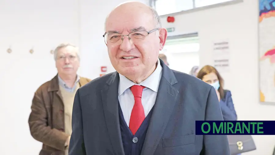 Mesquita já não quer ser presidente e abre caminho ao vice Oliveira Mesquita já não quer ser presidente e abre caminho ao vice Oliveira