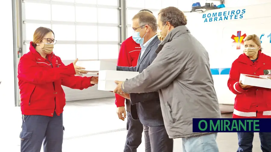 Câmara de Abrantes ofereceu bolo-rei a várias entidades do concelho Câmara de Abrantes ofereceu bolo-rei a várias entidades do concelho