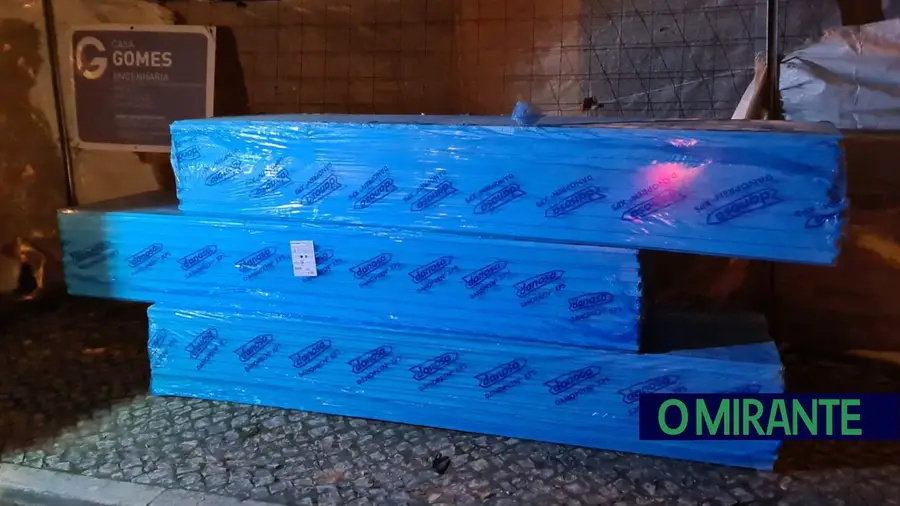 Detido a roubar placas de isolamento térmico na Meia Via Detido a roubar placas de isolamento térmico na Meia Via