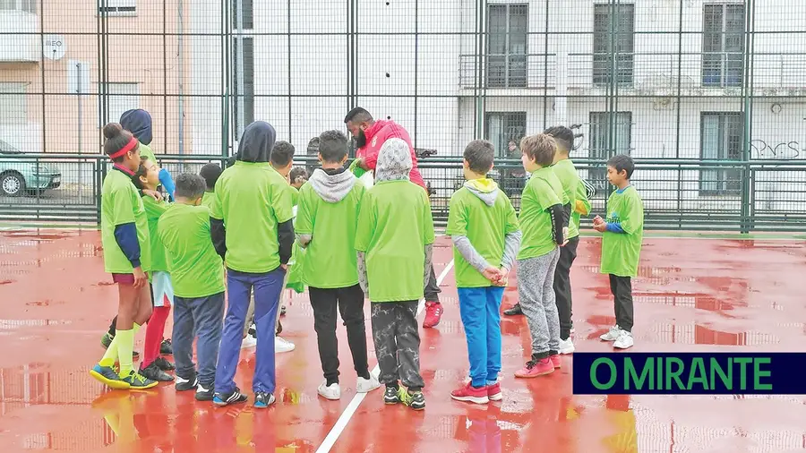 Projecto para prevenir delinquência juvenil vai continuar no bairro de Povos Projecto para prevenir delinquência juvenil vai continuar no bairro de Povos