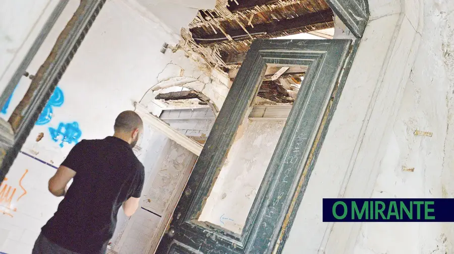 Ruínas do Palácio da Flamenga em Vialonga transformadas em apartamentos Ruínas do Palácio da Flamenga em Vialonga transformadas em apartamentos