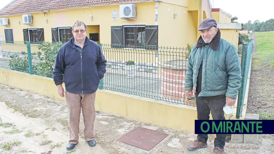 Moradores da Fajarda não conseguem ligar esgotos à rede de saneamento Moradores da Fajarda não conseguem ligar esgotos à rede de saneamento