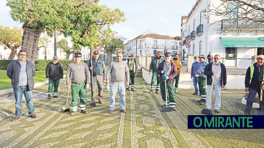 Varrer as ruas da Chamusca é um trabalho só para homens Varrer as ruas da Chamusca é um trabalho só para homens
