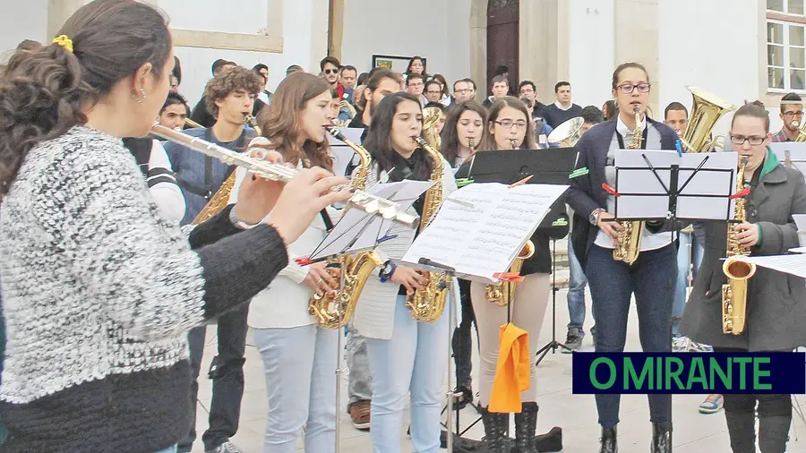 Governo falha apoios e põe em causa ensino artístico na Gualdim de Pais Governo falha apoios e põe em causa ensino artístico na Gualdim de Pais