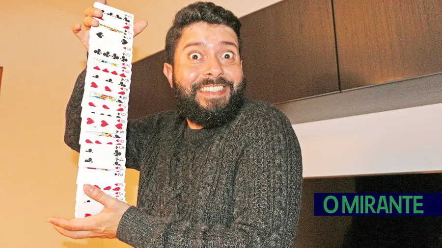 Rafael Titonelly montou palco na Internet e alia a magia ao humor Rafael Titonelly montou palco na Internet e alia a magia ao humor