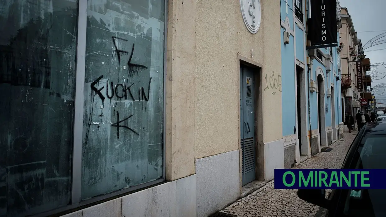 Grafitos em Vila Franca de Xira dão má imagem