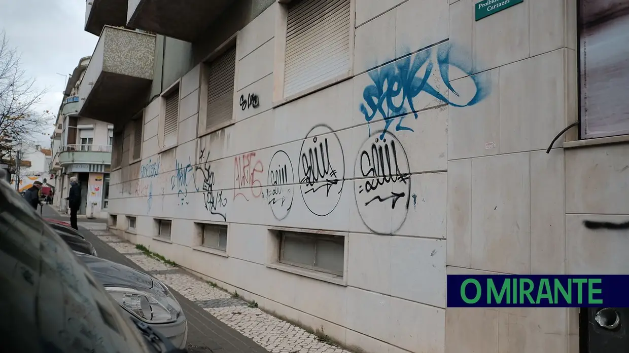 Grafitos em Vila Franca de Xira dão má imagem