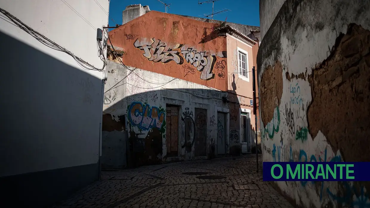 Grafitos em Vila Franca de Xira dão má imagem