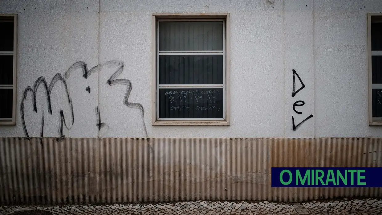 Grafitos em Vila Franca de Xira dão má imagem
