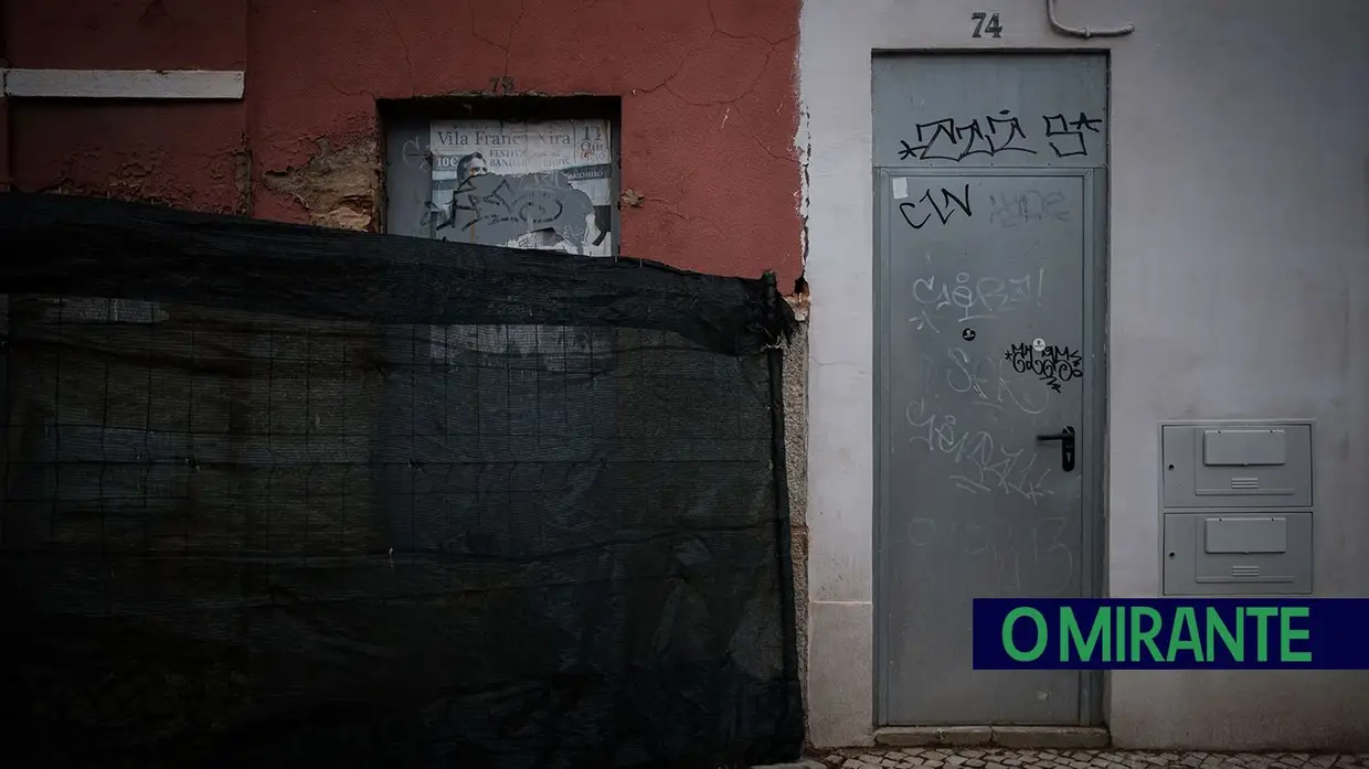 Grafitos em Vila Franca de Xira dão má imagem