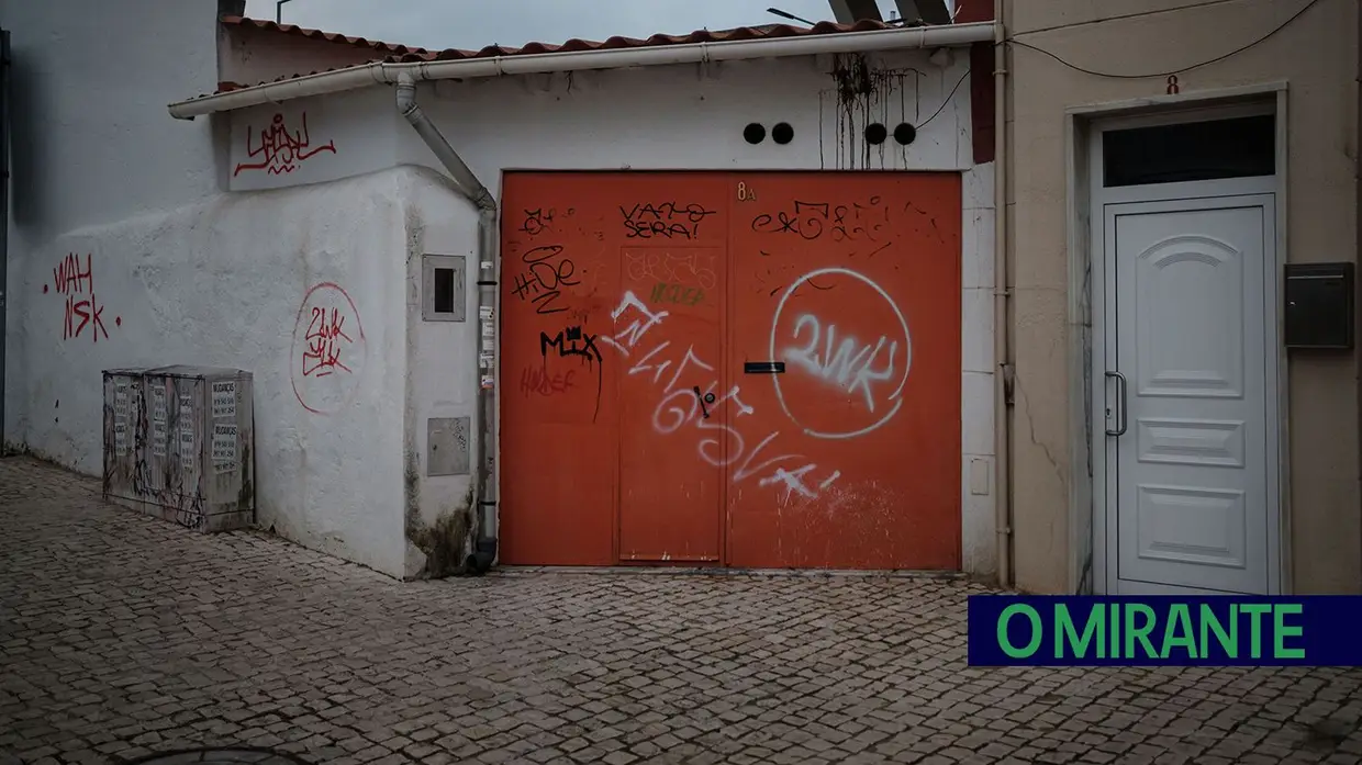 Grafitos em Vila Franca de Xira dão má imagem