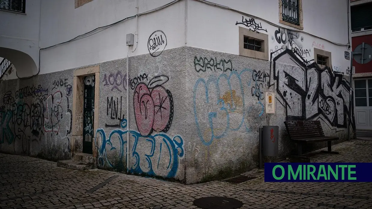 Grafitos em Vila Franca de Xira dão má imagem