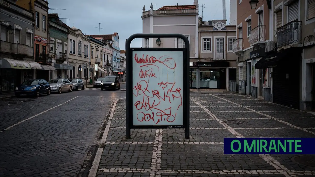 Grafitos em Vila Franca de Xira dão má imagem