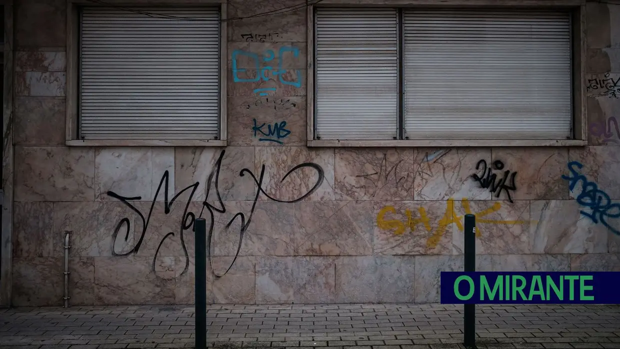 Grafitos em Vila Franca de Xira dão má imagem
