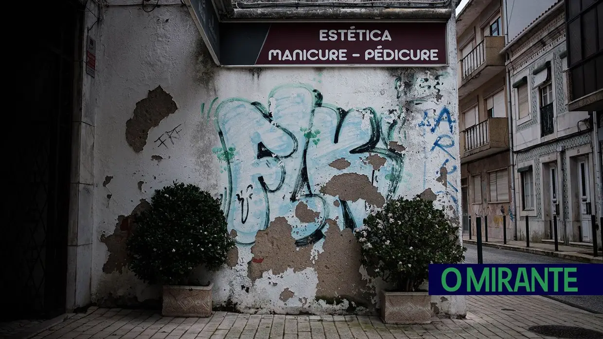 Grafitos em Vila Franca de Xira dão má imagem