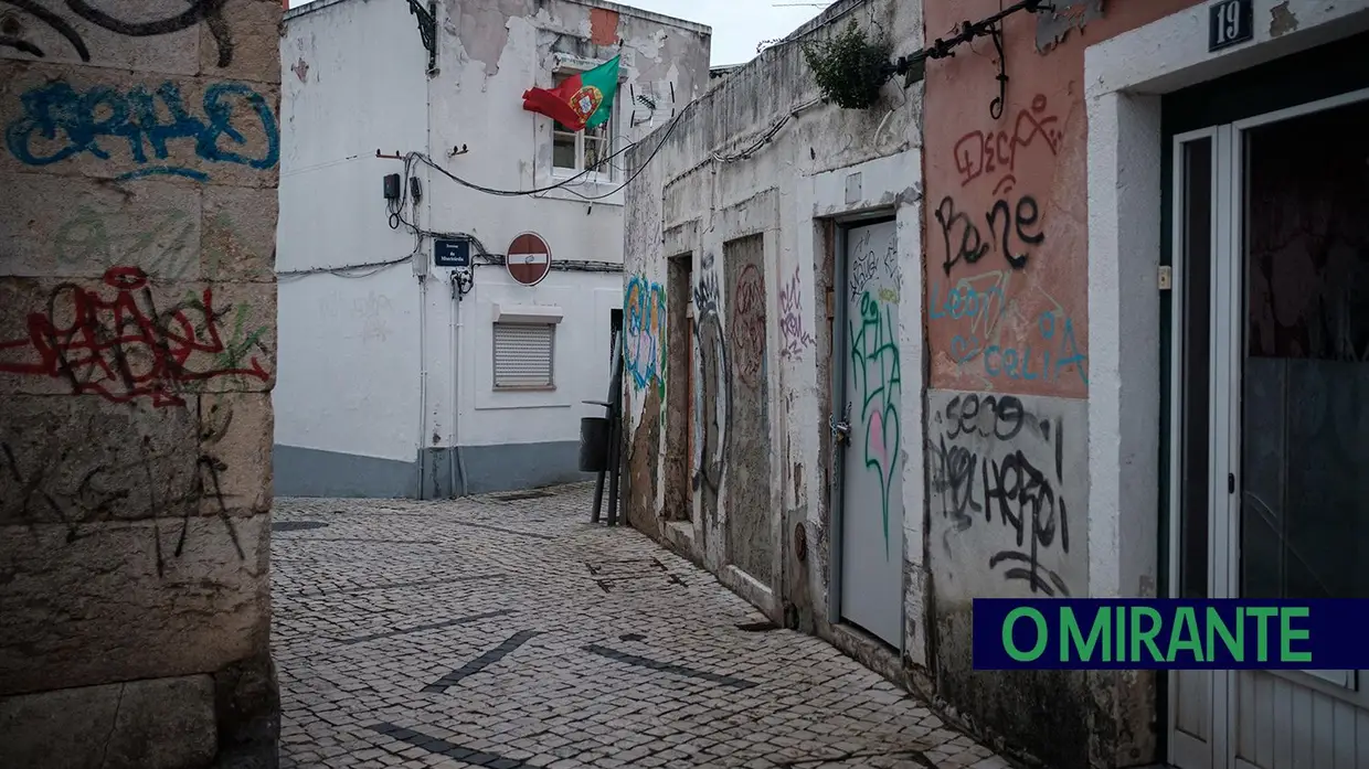 Grafitos em Vila Franca de Xira dão má imagem