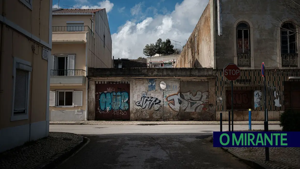 Grafitos em Vila Franca de Xira dão má imagem