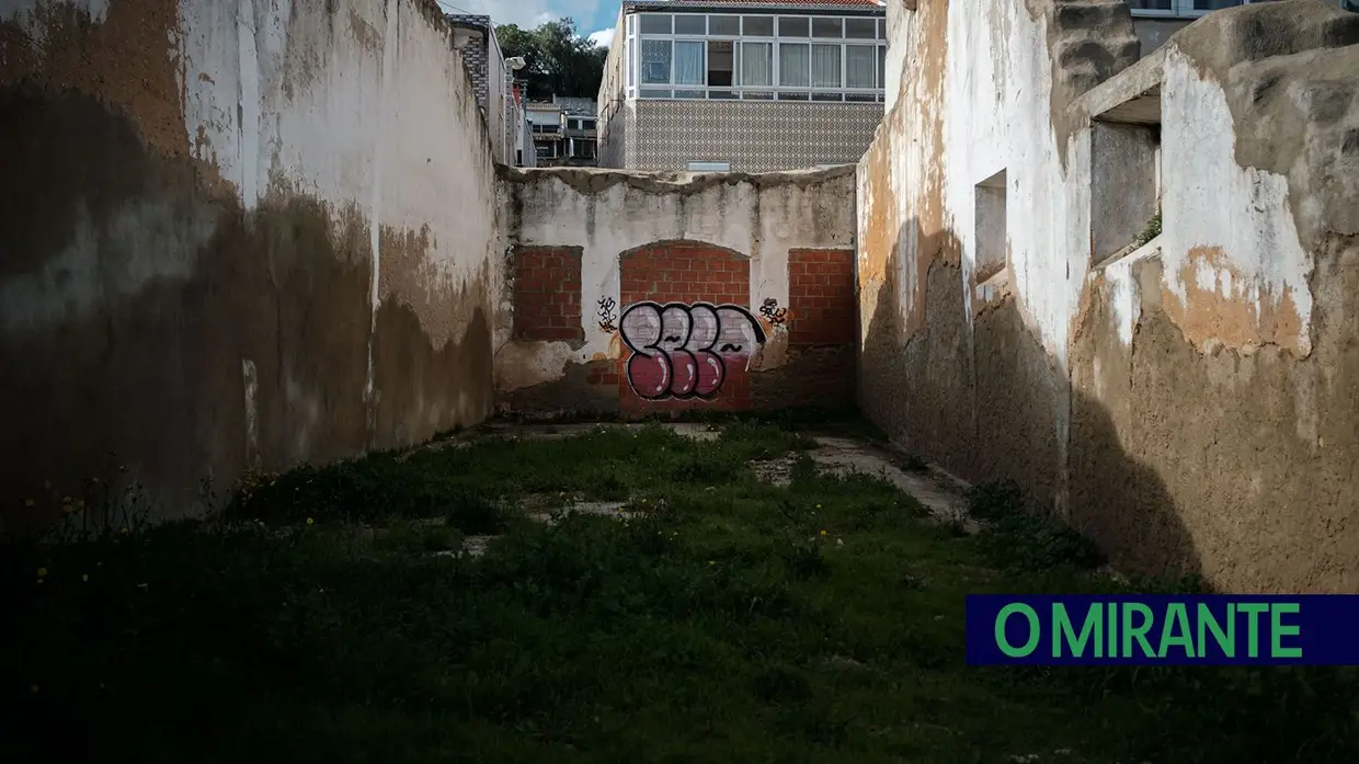 Grafitos em Vila Franca de Xira dão má imagem
