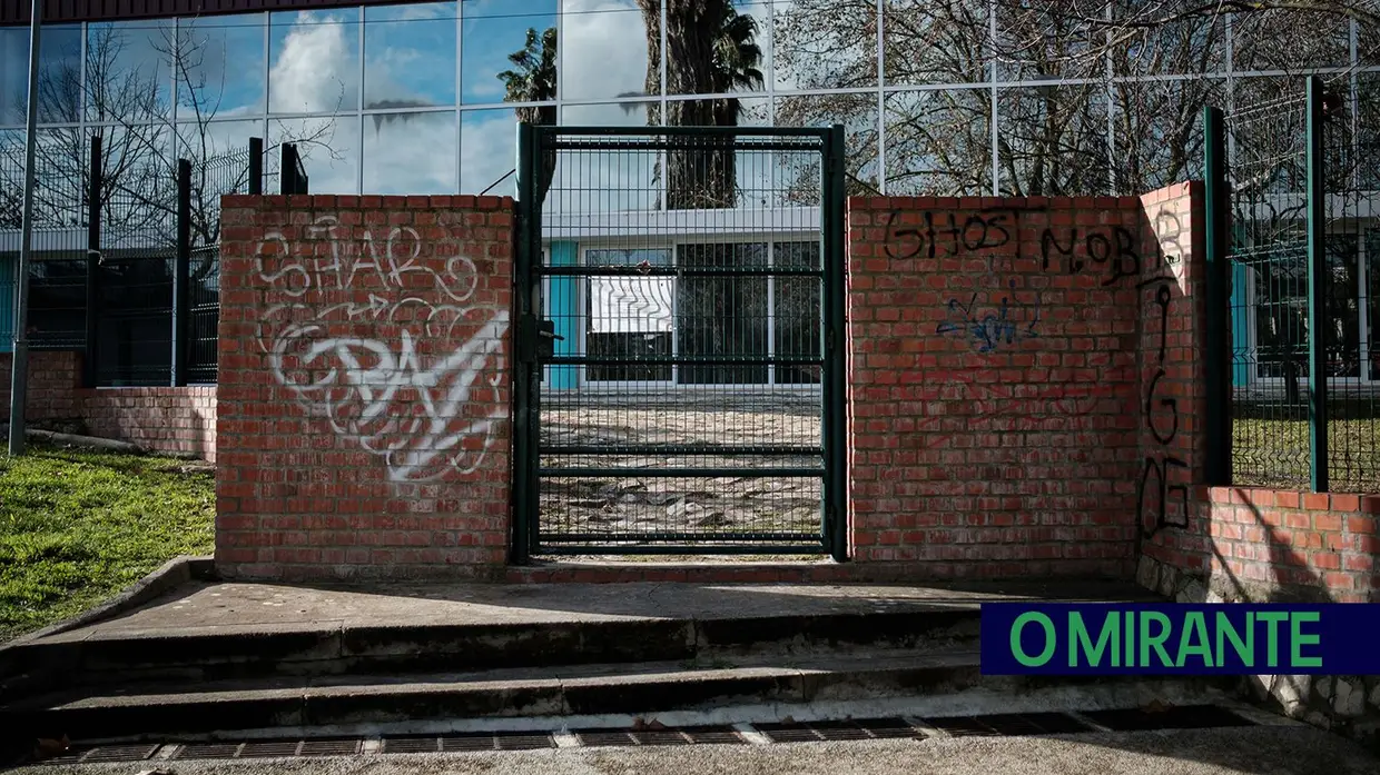 Grafitos em Vila Franca de Xira dão má imagem