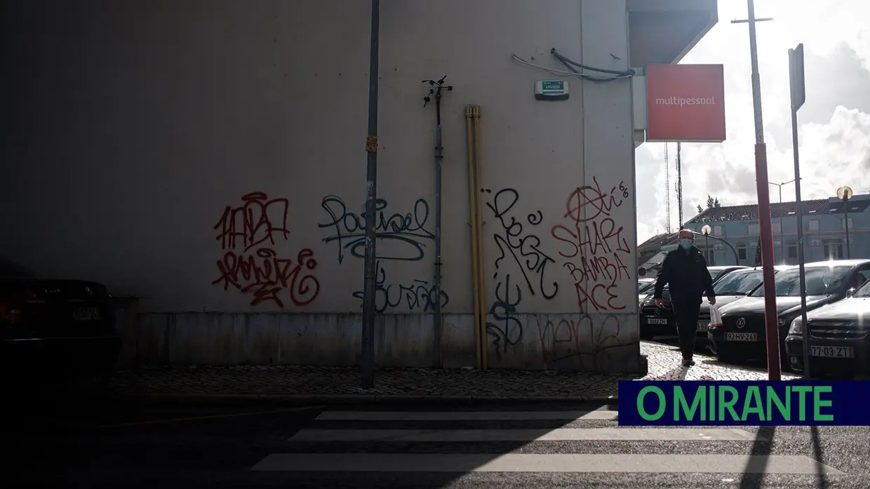 Grafitos em Vila Franca de Xira dão má imagem