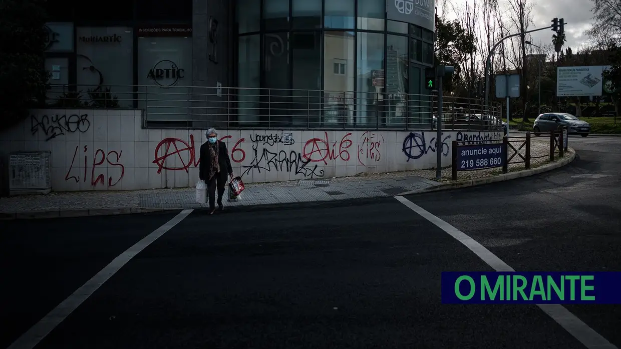 Grafitos em Vila Franca de Xira dão má imagem