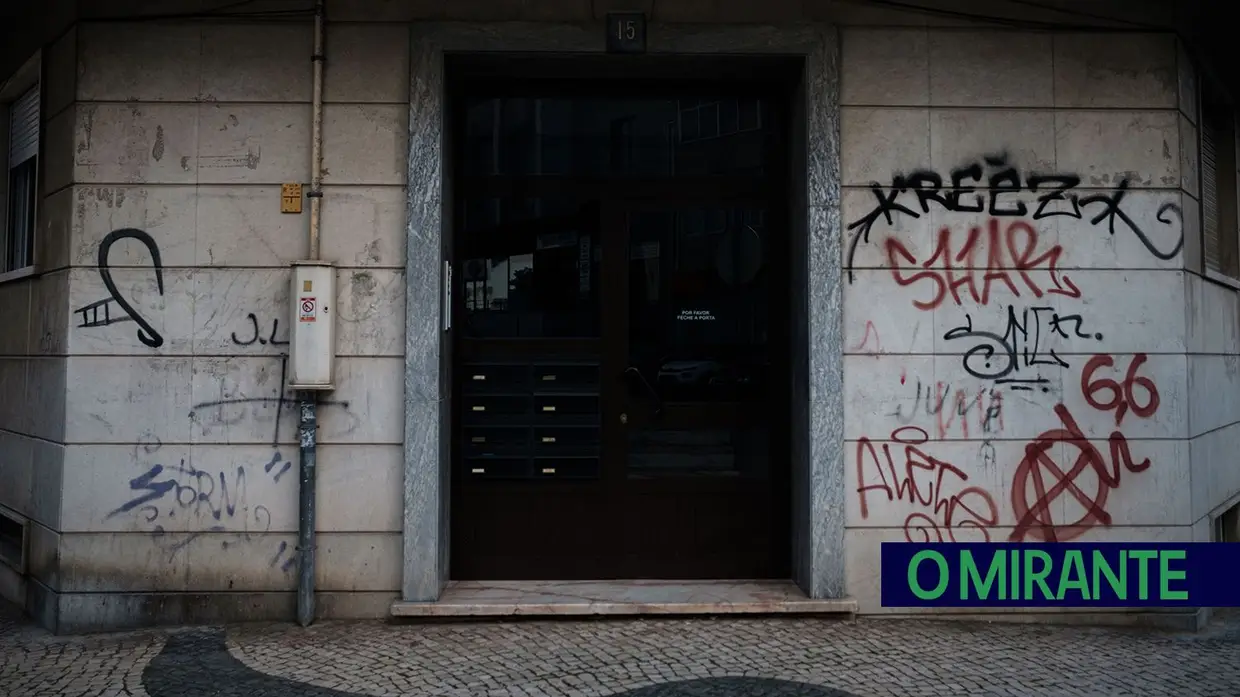 Grafitos em Vila Franca de Xira dão má imagem