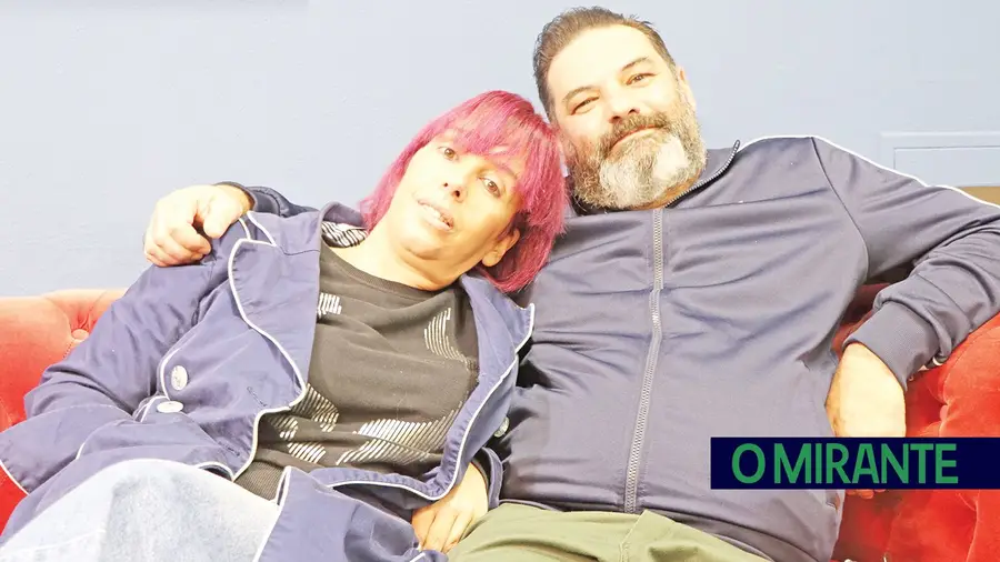 O casal que encontrou o amor no corredor do hipermercado e nunca mais se separou O casal que encontrou o amor no corredor do hipermercado e nunca mais se separou