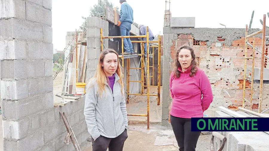 Fogo destruiu-lhes  a casa mas  a solidariedade  não se fez esperar