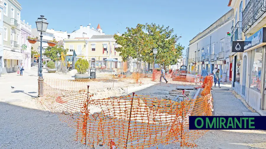 Antigo pelourinho de Alhandra vai voltar ao centro da vila Antigo pelourinho de Alhandra vai voltar ao centro da vila
