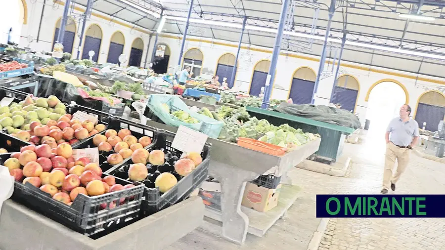 Políticos da oposição em Santarém chumbaram a concessão a privados do mercado municipal Políticos da oposição em Santarém chumbaram a concessão a privados do mercado municipal