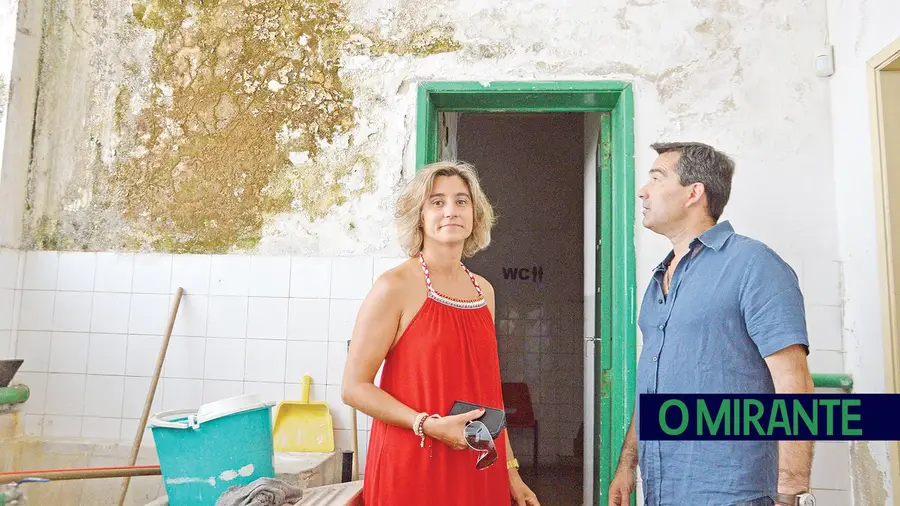 Trabalhadores da Junta de Alhandra continuam com balneários deploráveis Trabalhadores da Junta de Alhandra continuam com balneários deploráveis