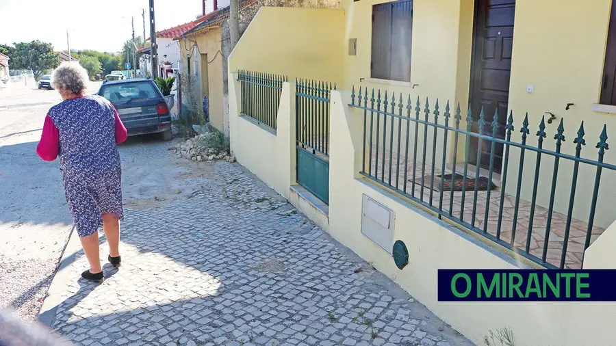 Pena suspensa para mulher que tentou matar marido à machadada Pena suspensa para mulher que tentou matar marido à machadada