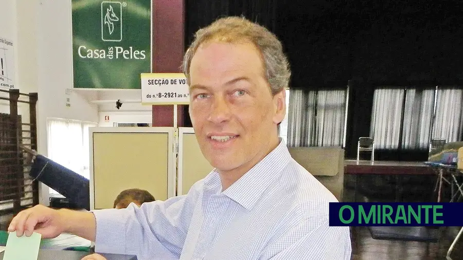 Os políticos têm um tique que é julgarem-se donos da razão Os políticos têm um tique que é julgarem-se donos da razão