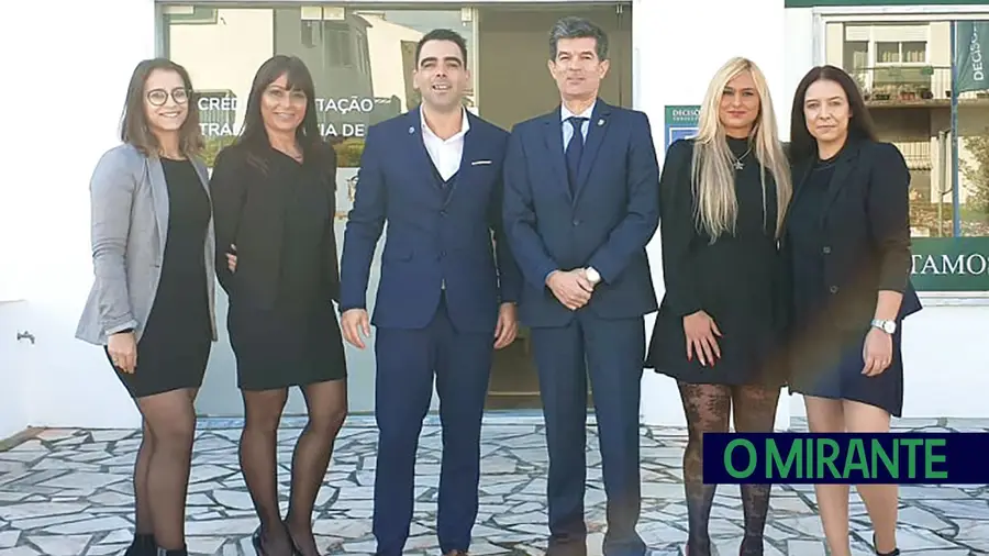 Decisões e Soluções Abrantes com serviços imobiliários, intermediação de crédito, seguros e construção de imóveis Decisões e Soluções Abrantes com serviços imobiliários, intermediação de crédito, seguros e construção de imóveis