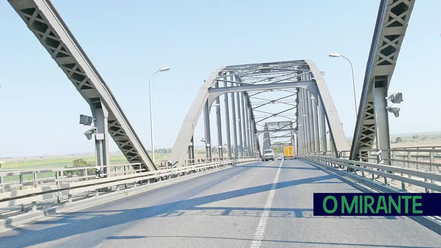Ponte Marechal Carmona é um perigo para quem anda na estrada Ponte Marechal Carmona é um perigo para quem anda na estrada