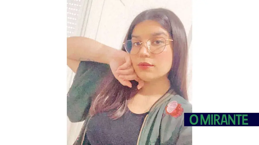 Jovem do Cartaxo multada por almoçar no carro sofre de doença oncológica Jovem do Cartaxo multada por almoçar no carro sofre de doença oncológica