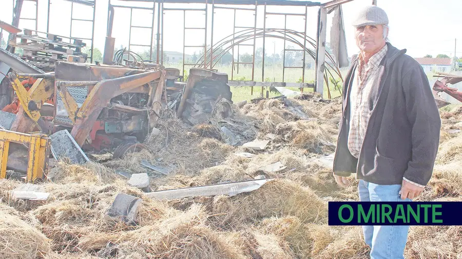 Suspeitas de crime no fogo que destruiu barracão agrícola em Alpiarça