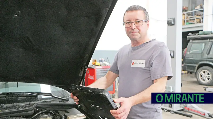 Há muitos mecânicos a pendurar peças nos carros mas poucos a resolver problemas Há muitos mecânicos a pendurar peças nos carros mas poucos a resolver problemas