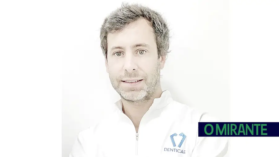 Implantes dentários: da função à estética Implantes dentários: da função à estética