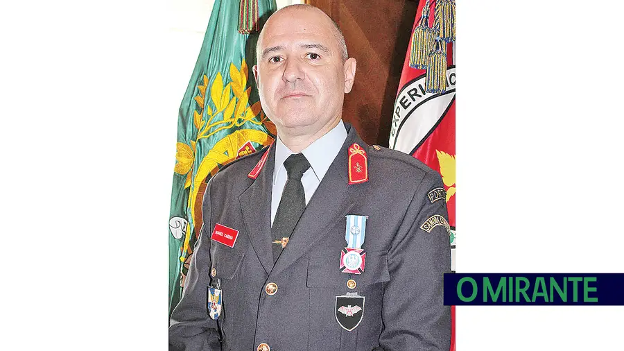 Comandante dos Bombeiros de Samora condecorado pela Força Aérea Portuguesa