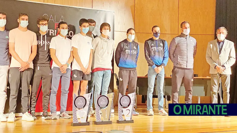 Federação de Triatlo entregou taças ao Clube de Natação de Torres Novas Federação de Triatlo entregou taças ao Clube de Natação de Torres Novas