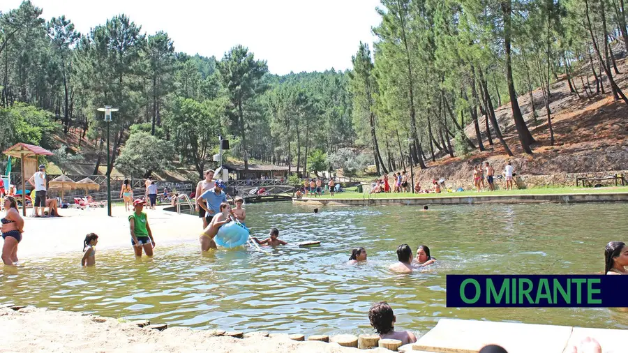 Praia Fluvial do Carvoeiro volta a ganhar Bandeira Azul Distinção ocorre pelo 15º ano consecutivo Praia Fluvial do Carvoeiro volta a ganhar Bandeira Azul Distinção ocorre pelo 15º ano consecutivo