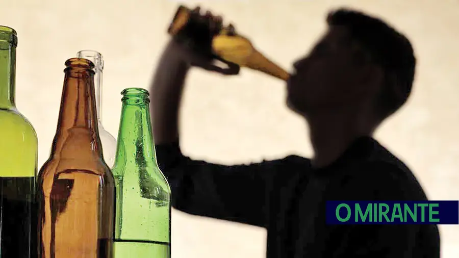 O sintoma mais evidente do alcoolismo é a perda de controlo