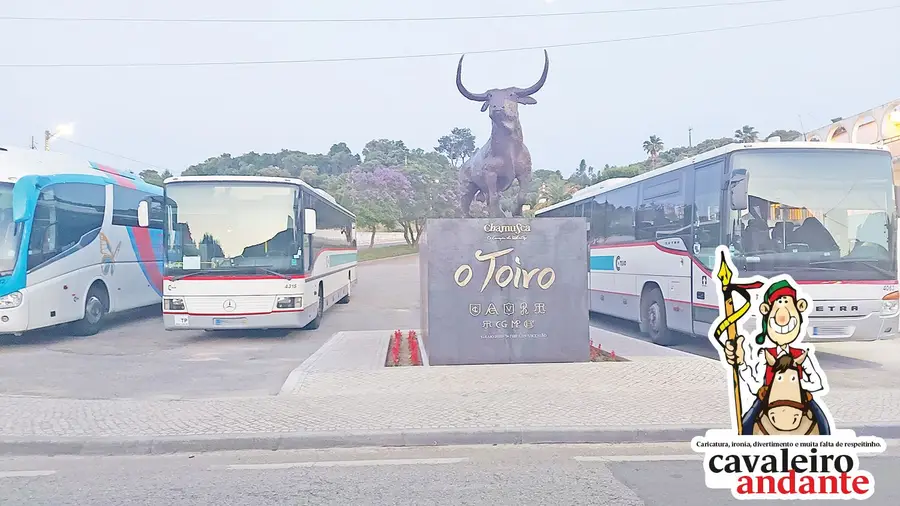 Um monumento para valorizar um parque de estacionamento 