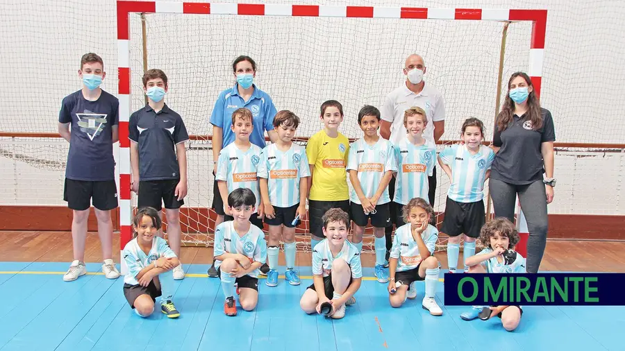 Vitória de Santarém com formação de 4 estrelas no futsal masculino e feminino