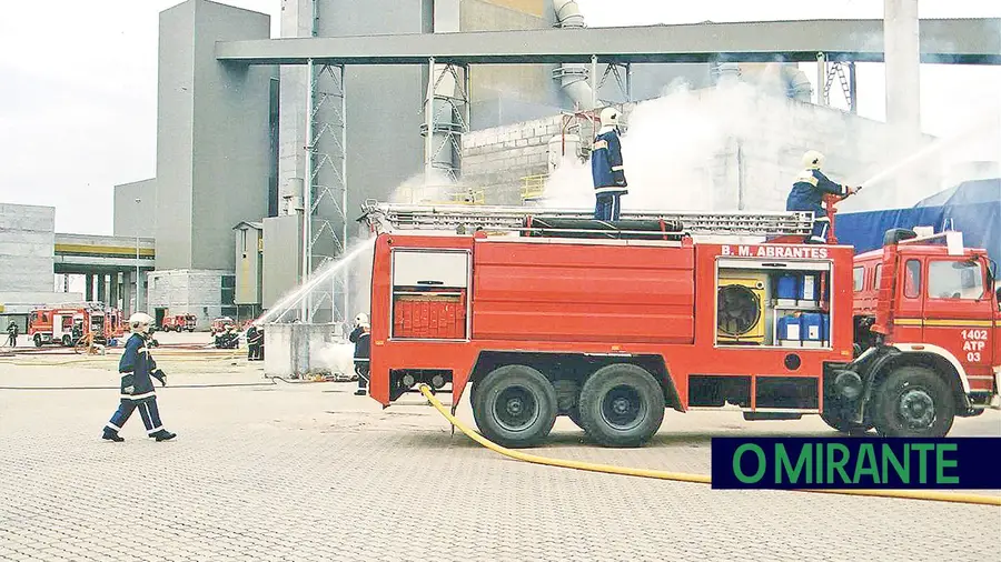 Câmara de Abrantes condenada a pagar subsídio de turno a antigos bombeiros municipais