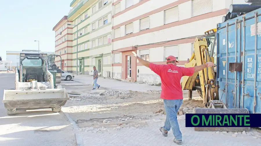 Imbróglio com terreno privado atrasa obra em bairro de Benavente Imbróglio com terreno privado atrasa obra em bairro de Benavente