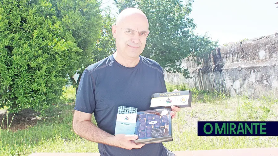 O cantor e chocolateiro que promove o figo preto de Torres Novas O cantor e chocolateiro que promove o figo preto de Torres Novas