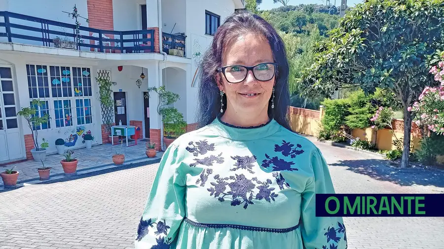 Educar pela positiva sem autoritarismo ou permissibilidade Educar pela positiva sem autoritarismo ou permissibilidade